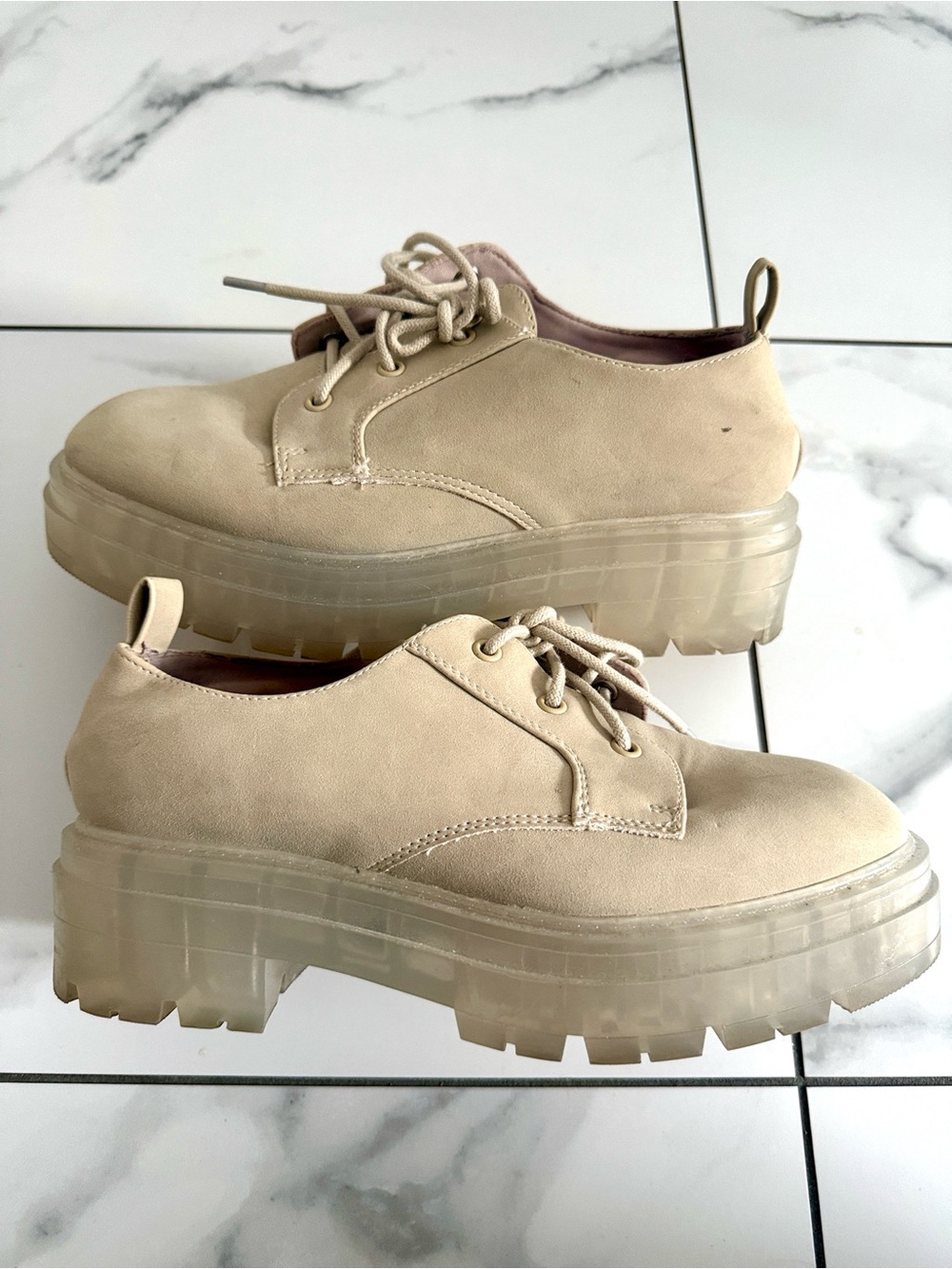 Womenās Chunky Platform Lace-Up Oxfords ā Beige
